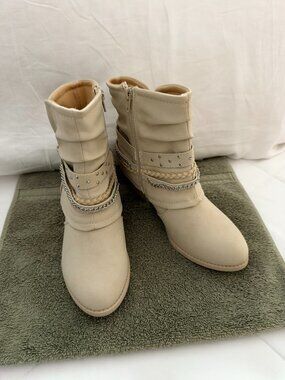 Jellypop Starlin Ankle Bootie (Bone) Women's Size 7.5